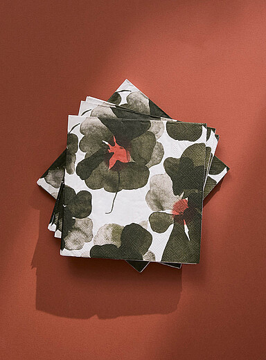 Les serviettes en papier fleurs Valssi 16,5 x 16,5 cm. Paquet de 20.
