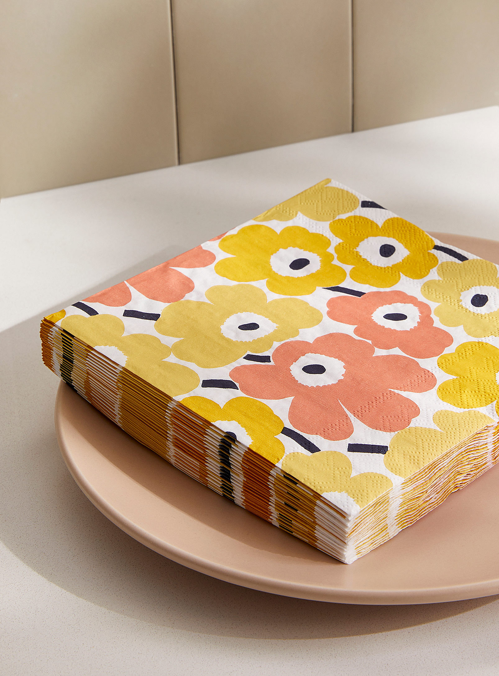 Marimekko - Les serviettes en papier fleurs jaunes Unikko 16,5 x 16,5 cm. Paquet de 20.