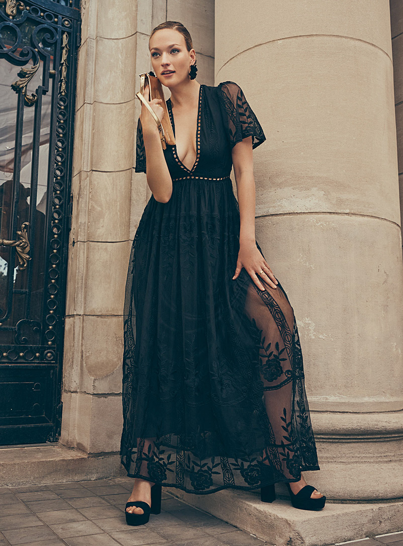 Icône Black Plunging V-neck lace maxi dress for women