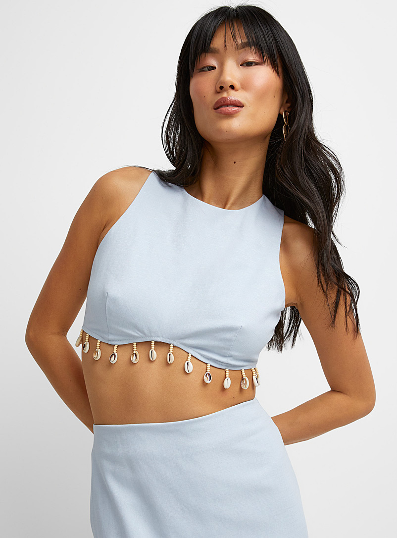 https://imagescdn.simons.ca/images/19065-2164-45-A1_2/shell-charms-cropped-cami.jpg?__=3