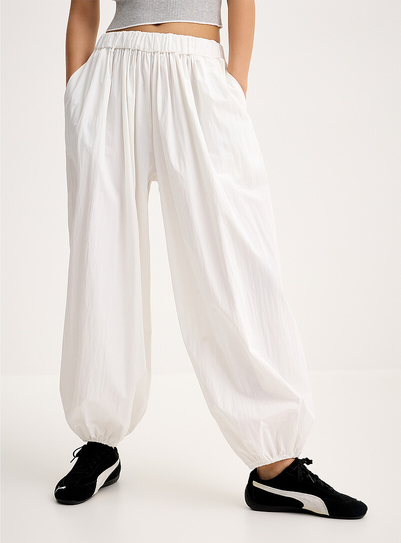 Twik: Le jogger ballon toile craquante Blanc pour femme