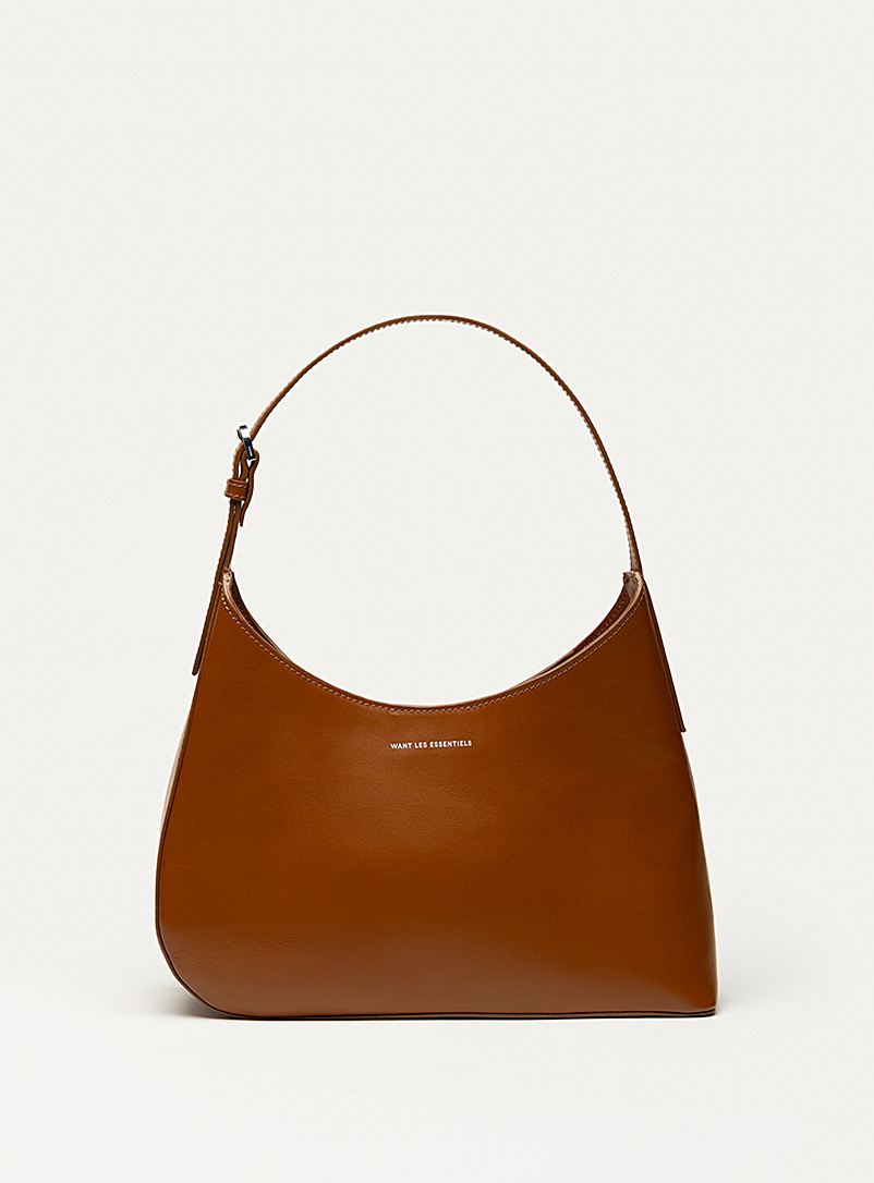 WANT Les Essentiels: Le sac baguette cuir minimaliste Arch Brun noisette pour 