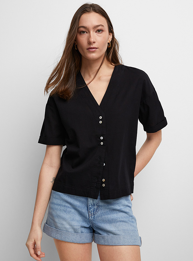 Icône Black Touch of linen buttoned blouse for women