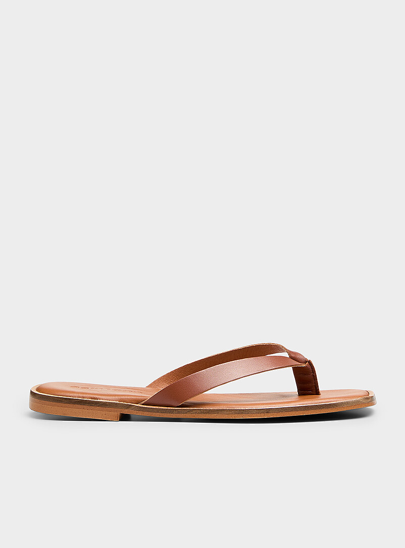 Simons: La sandale coussin&eacute;e bride V cuir <b>Faite en Espagne</b> Femme Noir pour femme