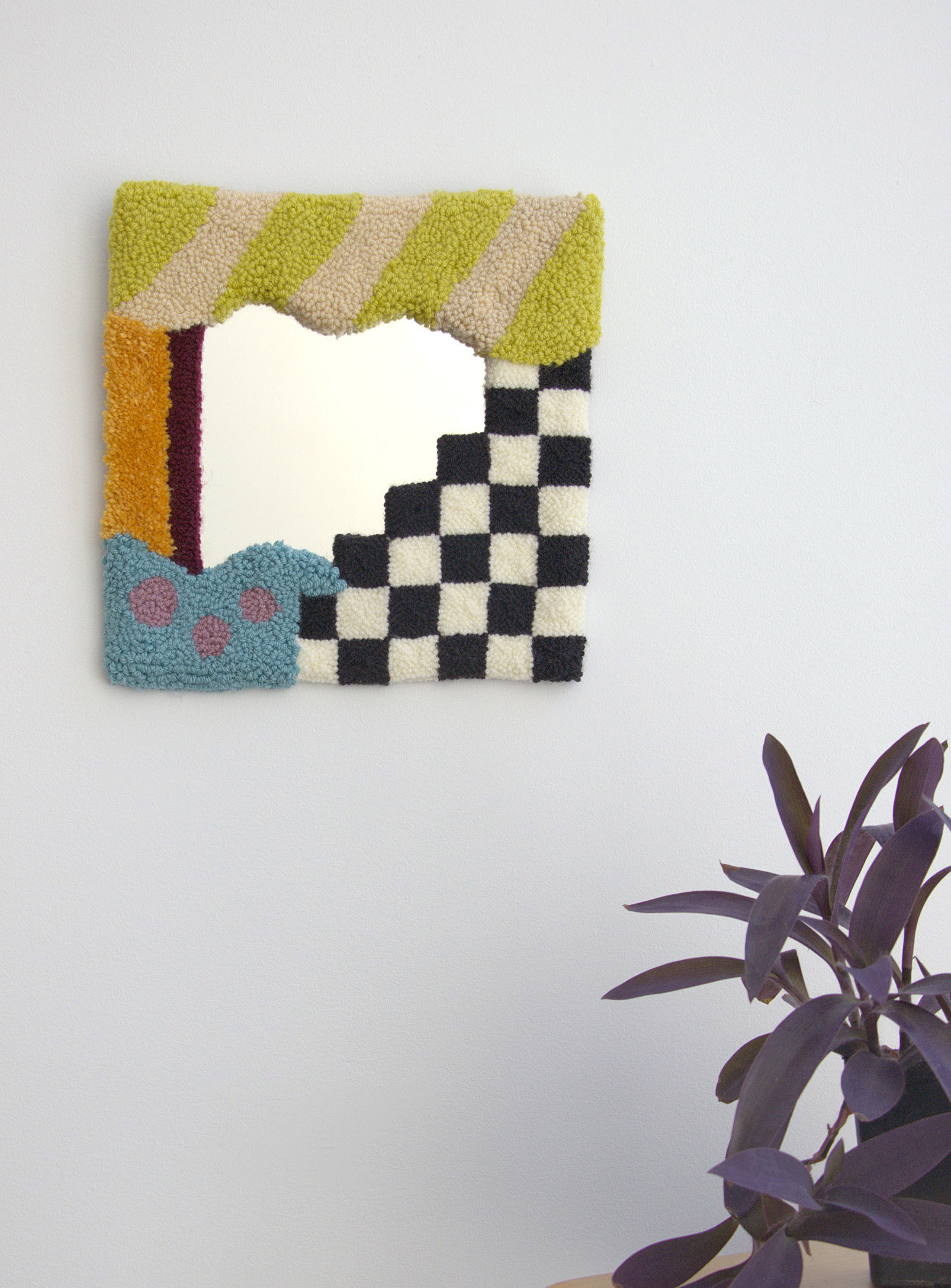 Going steady goods - Abstract tufted mirror 30 cm x 30 cm