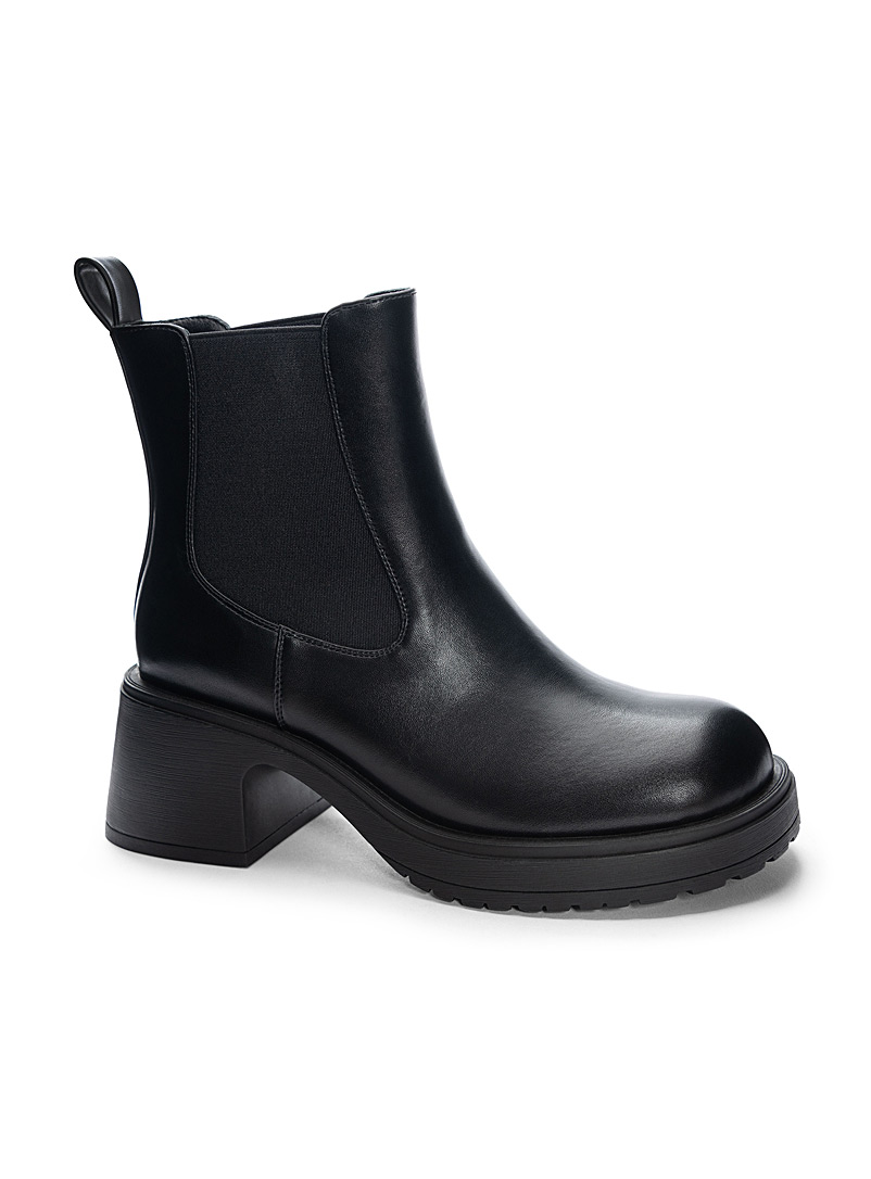 Dirty Laundry Black Tune Out notched sole Chelsea boots Women for error