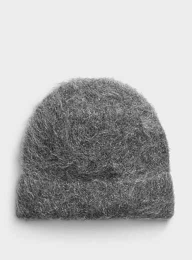 Fluffy alpaca wool tuque