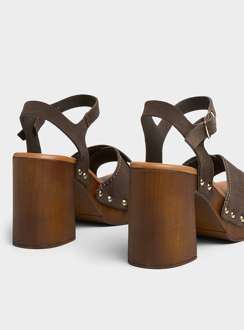 Simons: La sandale sabot su&egrave;de crois&eacute; <b>Collection exclusive d'Italie</b> Femme Chocolat - Espresso pour femme