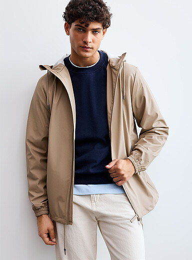 Rains: L'imperm&eacute;able court Storm Breaker Sable pour homme