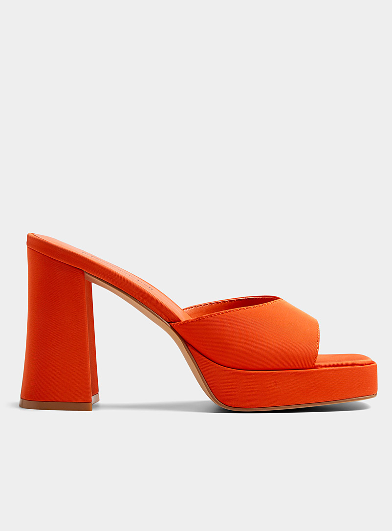 Jeffrey Campbell: La sandale plateforme mule en satin Femme Orange pour femme