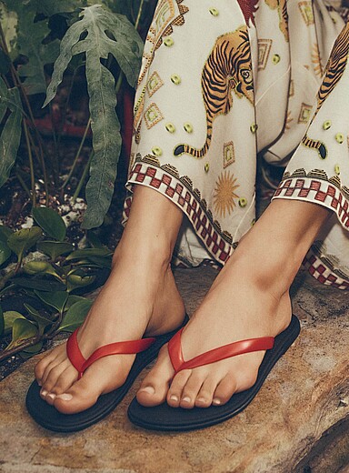 Beached jelly flip-flops