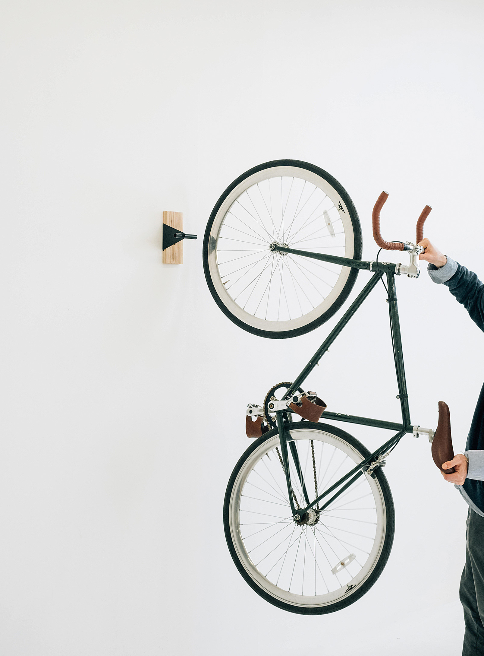 Atelier Speakeasy - Ash wood and metal bicycle holder