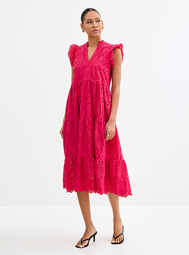 La robe &eacute;tag&eacute;e broderie anglaise magenta