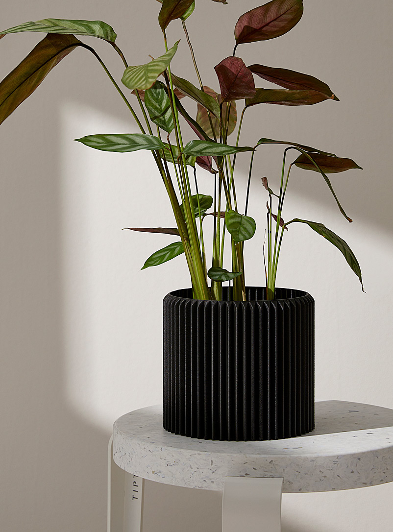 Simons X La Fabrique Nordique Black Ebony geometric fluted planter 5 in