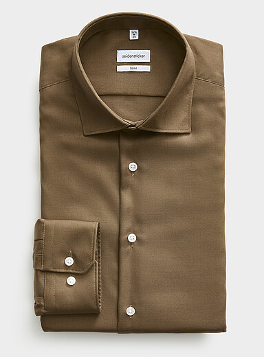 La chemise sans repassage unie <b>Coupe ajust&eacute;e</b>