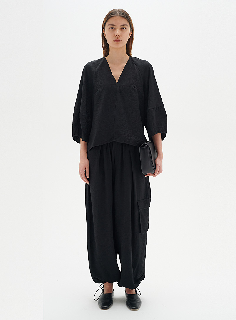 InWear: Le pantalon cargo ultra-ample Naomie Noir pour 
