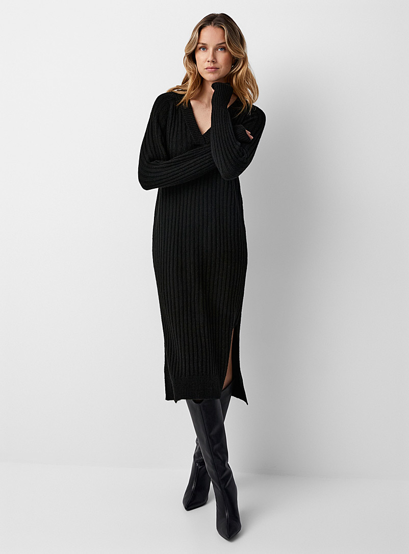 Soaked in Luxury: La robe tricot côtelée col V Rakel Noir pour 