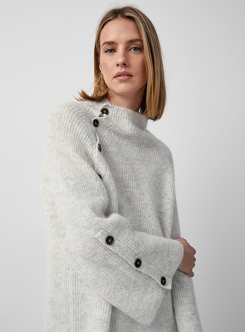 Soaked in Luxury Light Grey Kigge contrasting buttons sweater for error