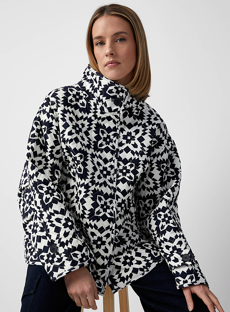 Soaked in Luxury: La manteau matelassé mosaïque contraste Dottir Blanc assorti pour 