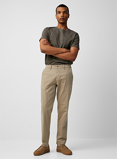 https://imagescdn.simons.ca/images/19210-242407-6-A1_3/parker-chinos-straight-fit.jpg?__=18