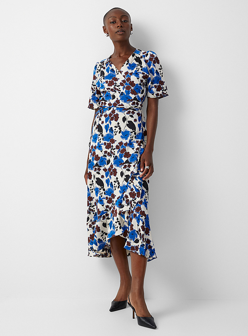 Soaked in Luxury: La robe portefeuille jardin précieux Karven Bleu à motifs pour 