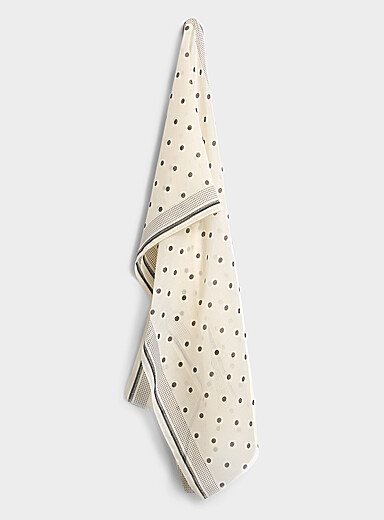 L'&eacute;charpe l&eacute;g&egrave;re blanche &agrave; pois <b>Importation de S&eacute;oul</b>