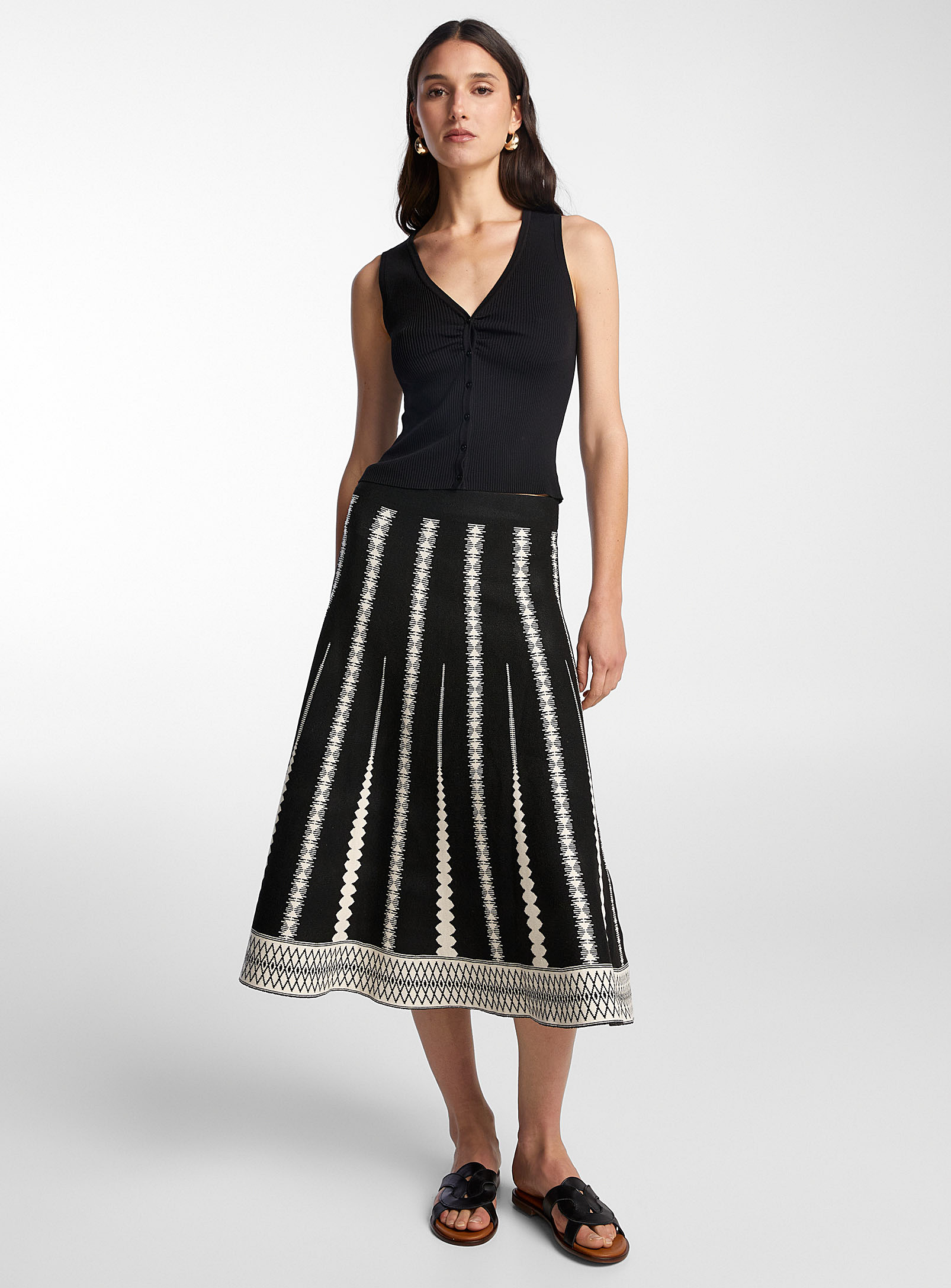Icone Dense Jacquard Knit Flared Skirt In Black