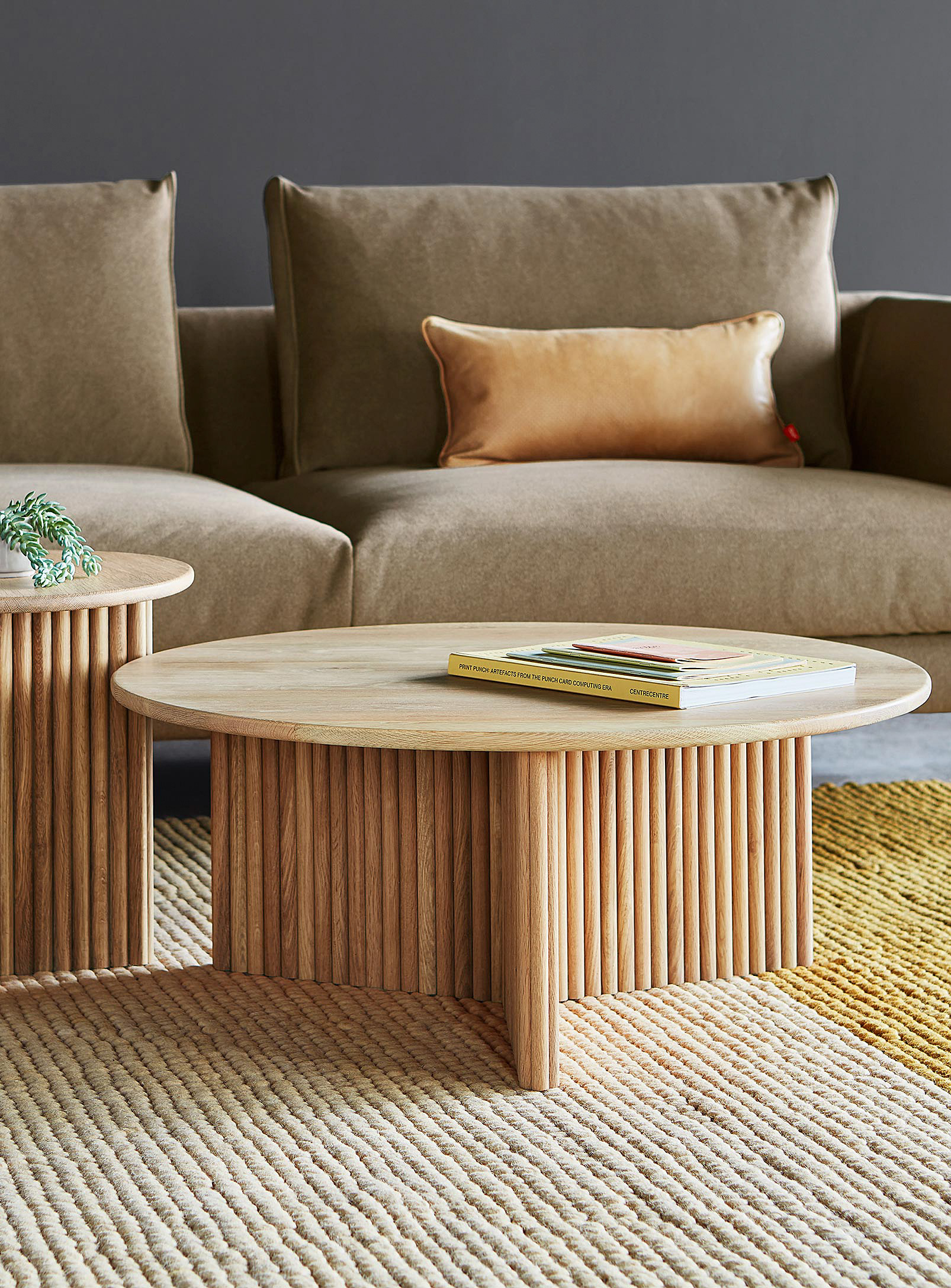 Gus - Round natural grooved coffee table