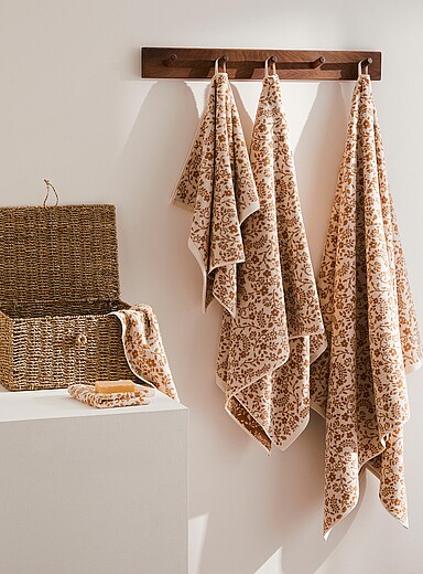 Simons Maison: Les serviettes r&eacute;versibles tapisserie florale coton bio Ivoire &agrave; motif