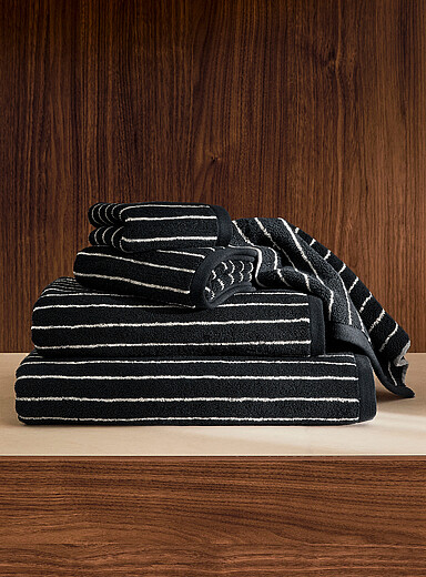 Pinstriped organic cotton towels