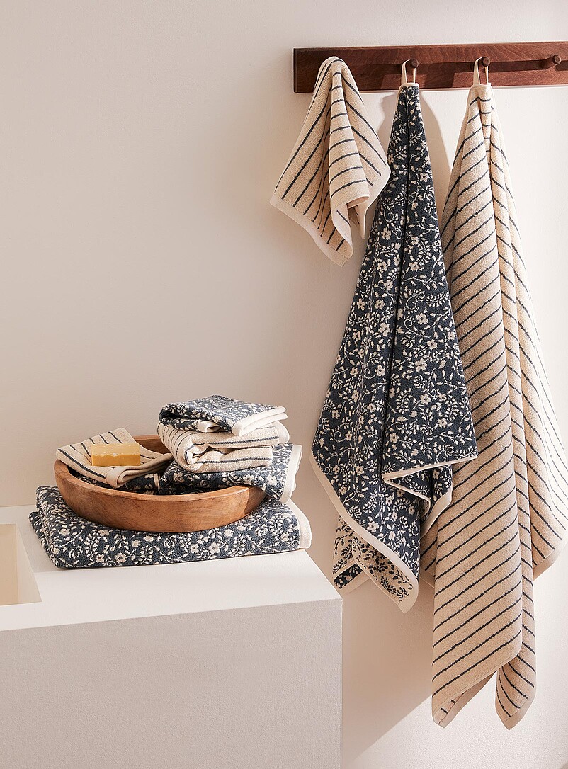Pinstriped organic cotton towels product image 3