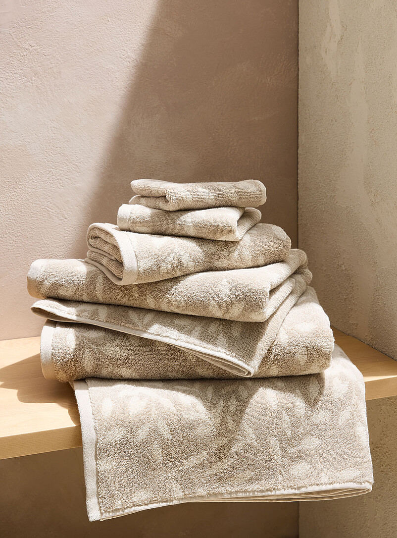 Contrasting leaves organic cotton reversible towels product image (primary)