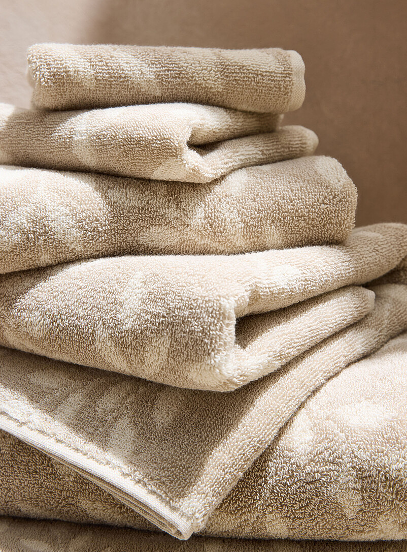 Contrasting leaves organic cotton reversible towels product image 2
