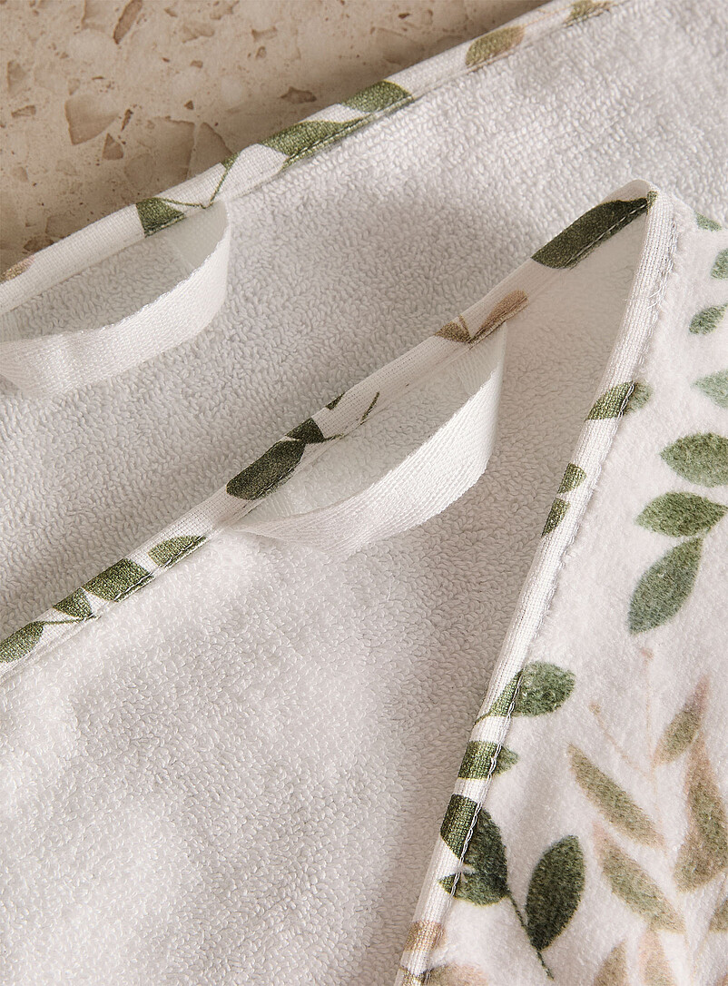 Contrasting foliage organic cotton hand towels Set of 2 product image 2