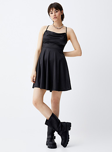 La robe col drap&eacute; satin