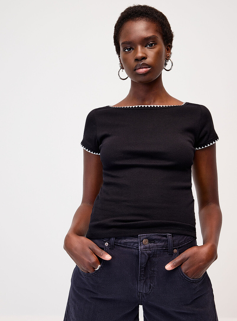 Twik Black Geo edge boat collar T-shirt for women