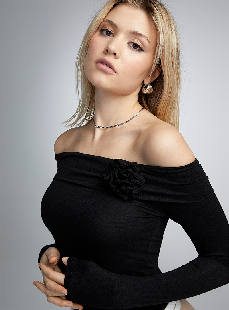 Twik Black 3D rose off-the-shoulder T-shirt for women