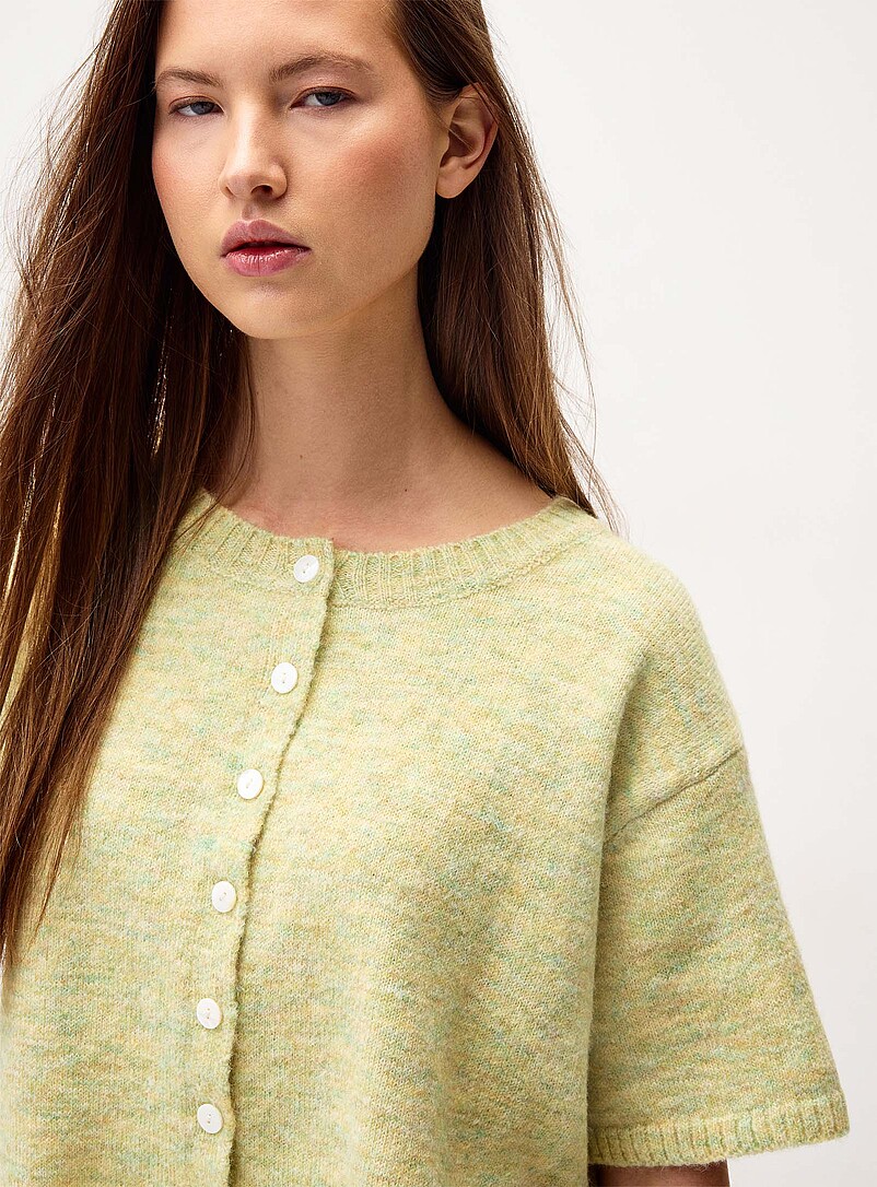 Pretty Garbage: Le cardigan court tricot duveteux Rose pour femme