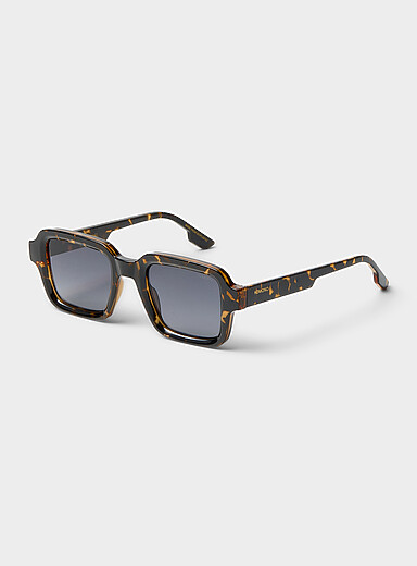 Les lunettes de soleil carr&eacute;es Lionel