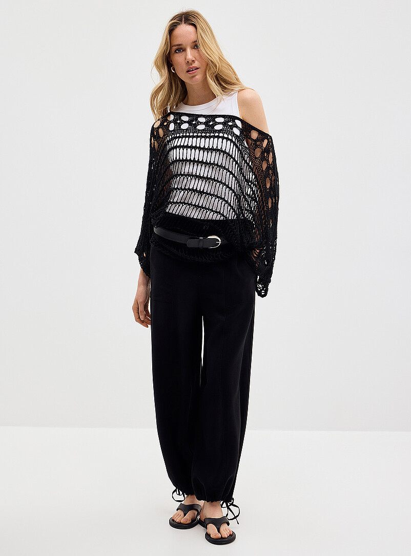 Contemporaine: Le chandail effet crochet col bateau <b>Collection exclusive d'Italie</b> Noir pour femme