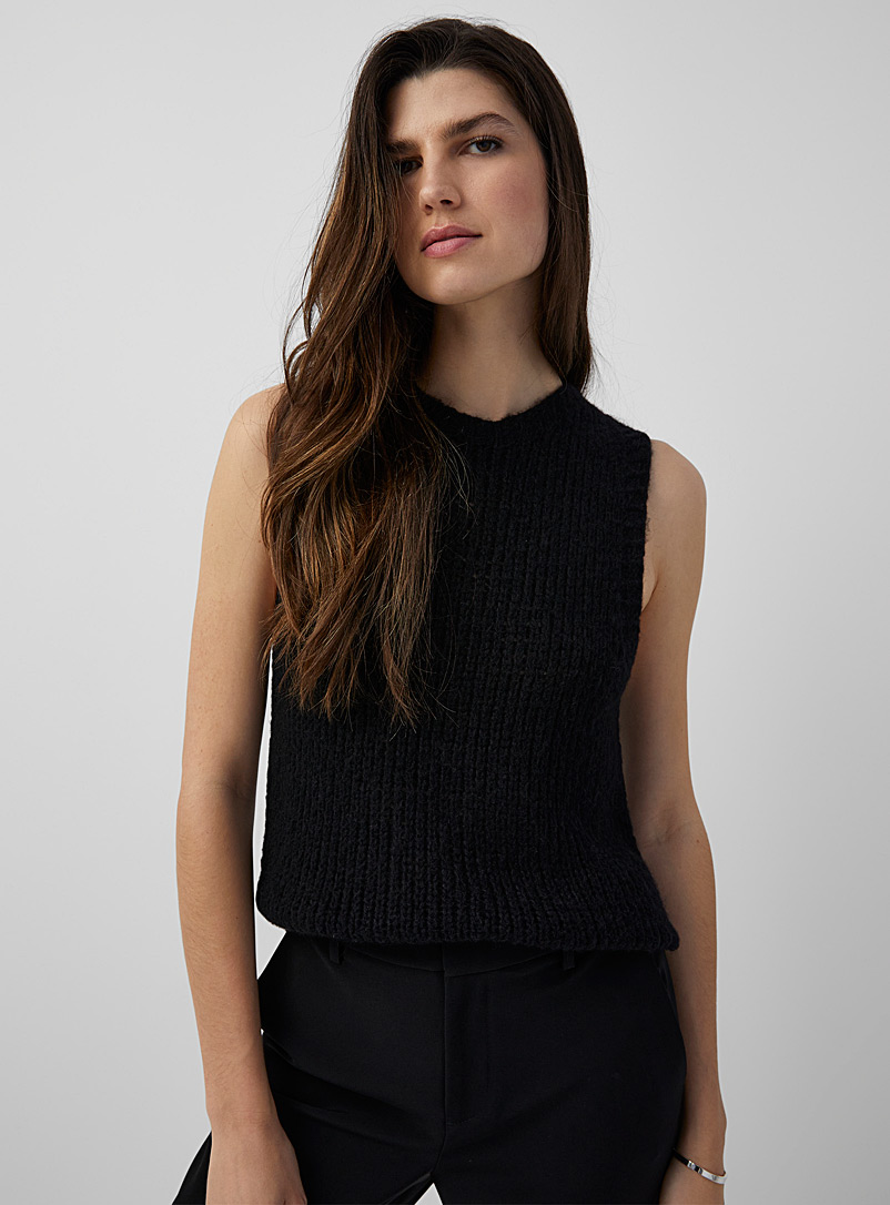 Ribbed sleeveless sweater – Outfitters