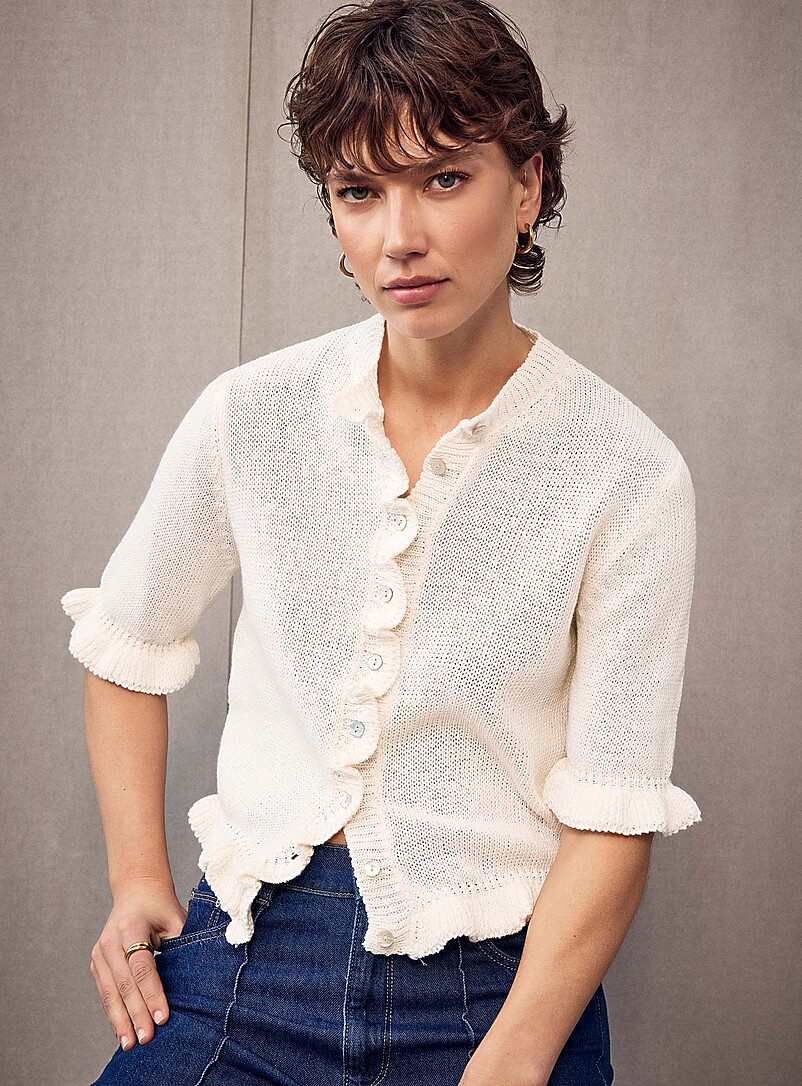 Contemporaine: Le cardigan manches courtes bordures frisons <b>Collection exclusive d'Italie</b> Blanc cass&eacute; pour femme