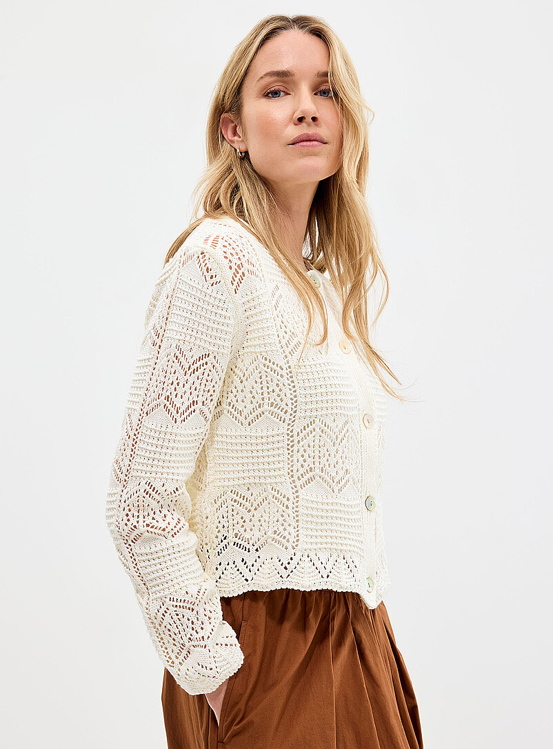 Contemporaine: Le cardigan effet crochet mosa&iuml;que <b>Collection exclusive d'Italie</b> Blanc cass&eacute; pour femme