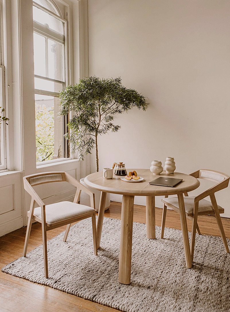 La table ronde Malibu en chêne blanc, Moe's Home Collection