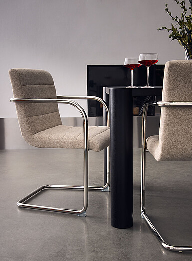 Les chaises Pedro m&eacute;tal et tissu matelass&eacute; Ensemble de 2