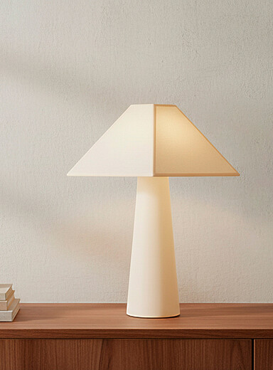 La lampe de table cr&egrave;me Gigi