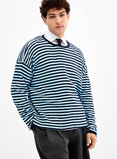 Le t-shirt gaufr&eacute; rayures binaires <b>Importation de S&eacute;oul</b>