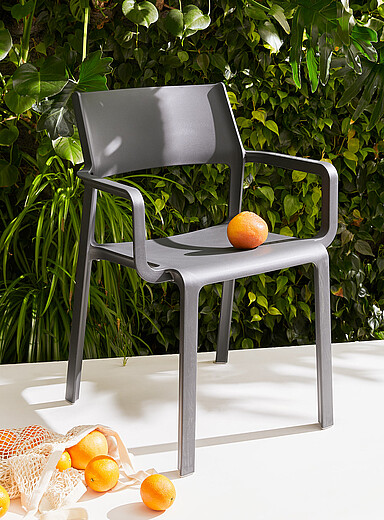 Les chaises &agrave; accoudoirs monoblocs pour l'ext&eacute;rieur Trill Ensemble de 2 ou de 4