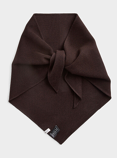 Triangular wool scarf