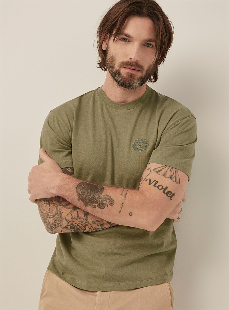 Le 31 Khaki/Sage/Olive Embroidered flower T-shirt <b>Contains CIRCULOSE</b> for men